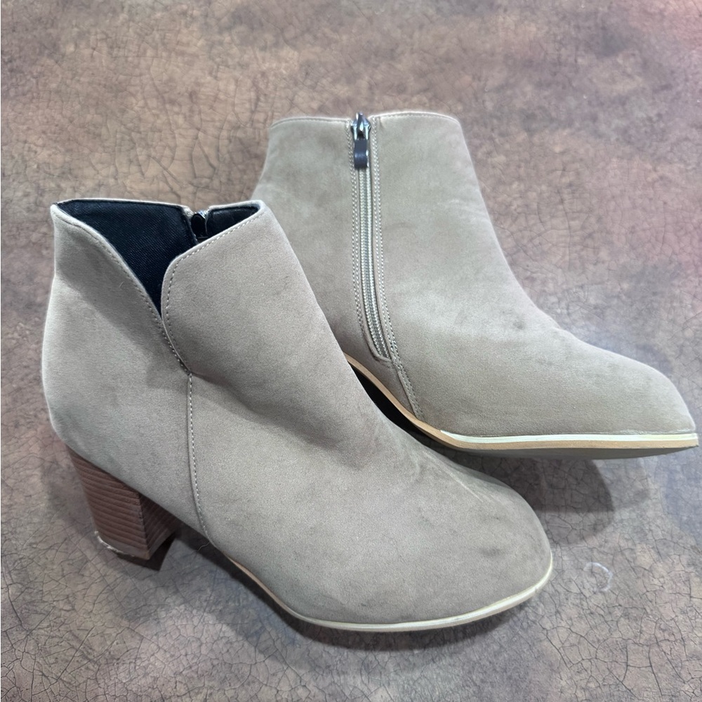 Chic Tan Ankle Booties